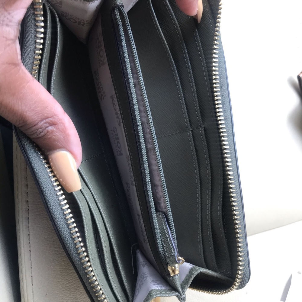 Michael kors zip around wallet